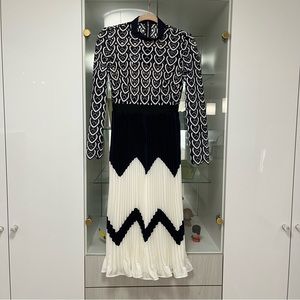 Self-Portrait Lace Pleated Midi Dress in White/Navy - Size 2